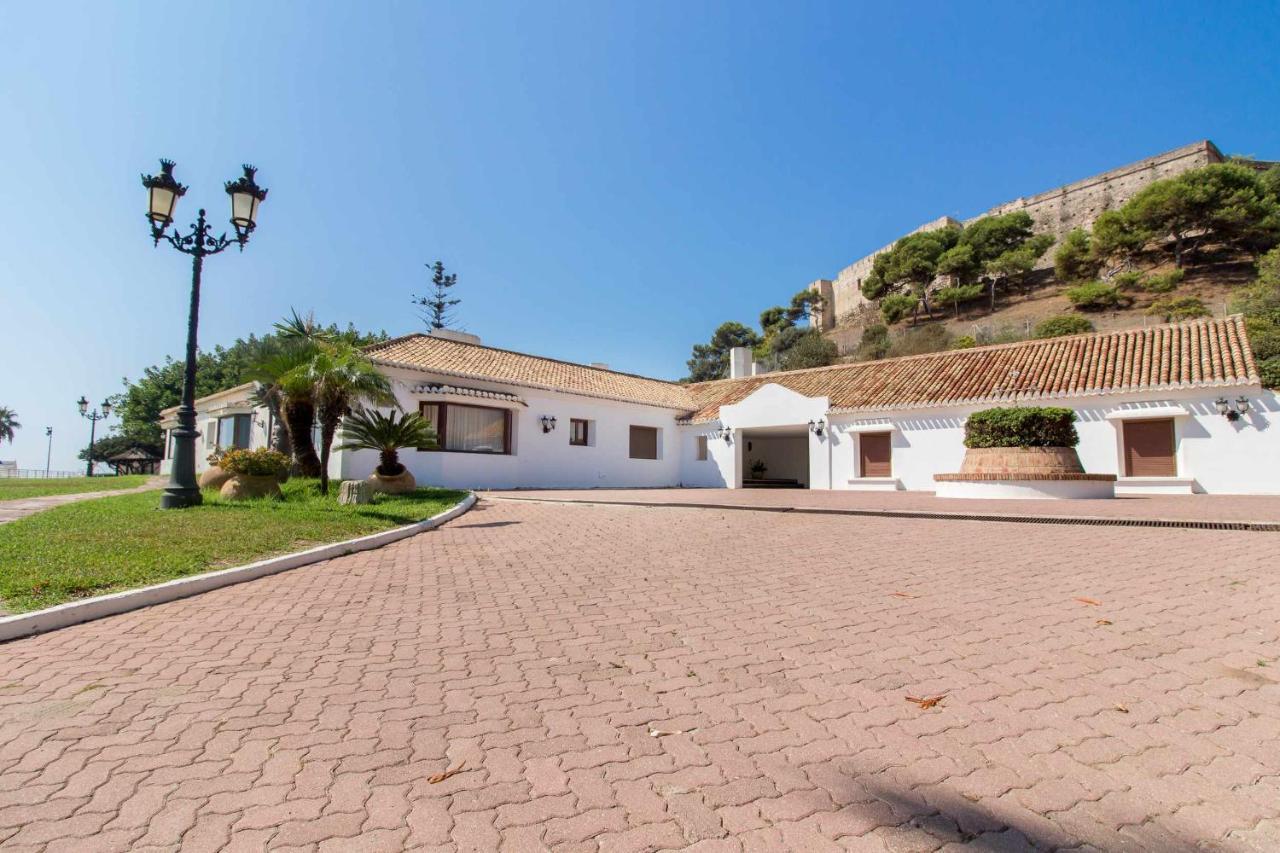 מאלגה Castle Beach House Luxury Beachfront Villa מראה חיצוני תמונה